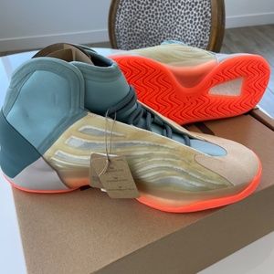 Yeezy QNTM Hi-Res Coral Size 14 New